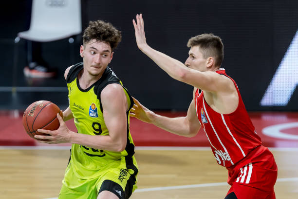 但后者在近 但后者在近